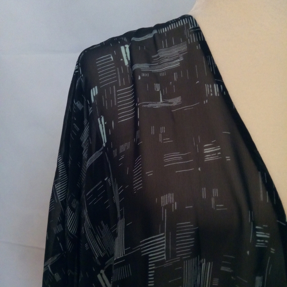 Lularoe "Lindsay" Kimono Small - Picture 1 of 8